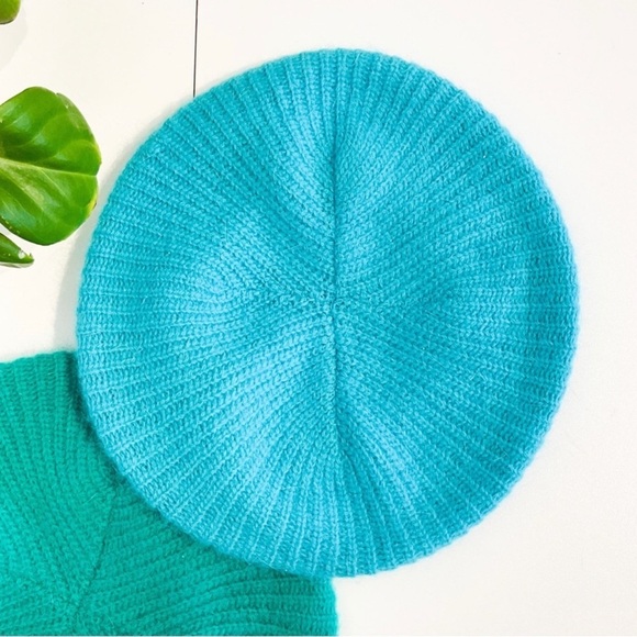 2 VINTAGE Angora Wool Berets - Teal & Emerald Green Hats - Picture 4 of 7